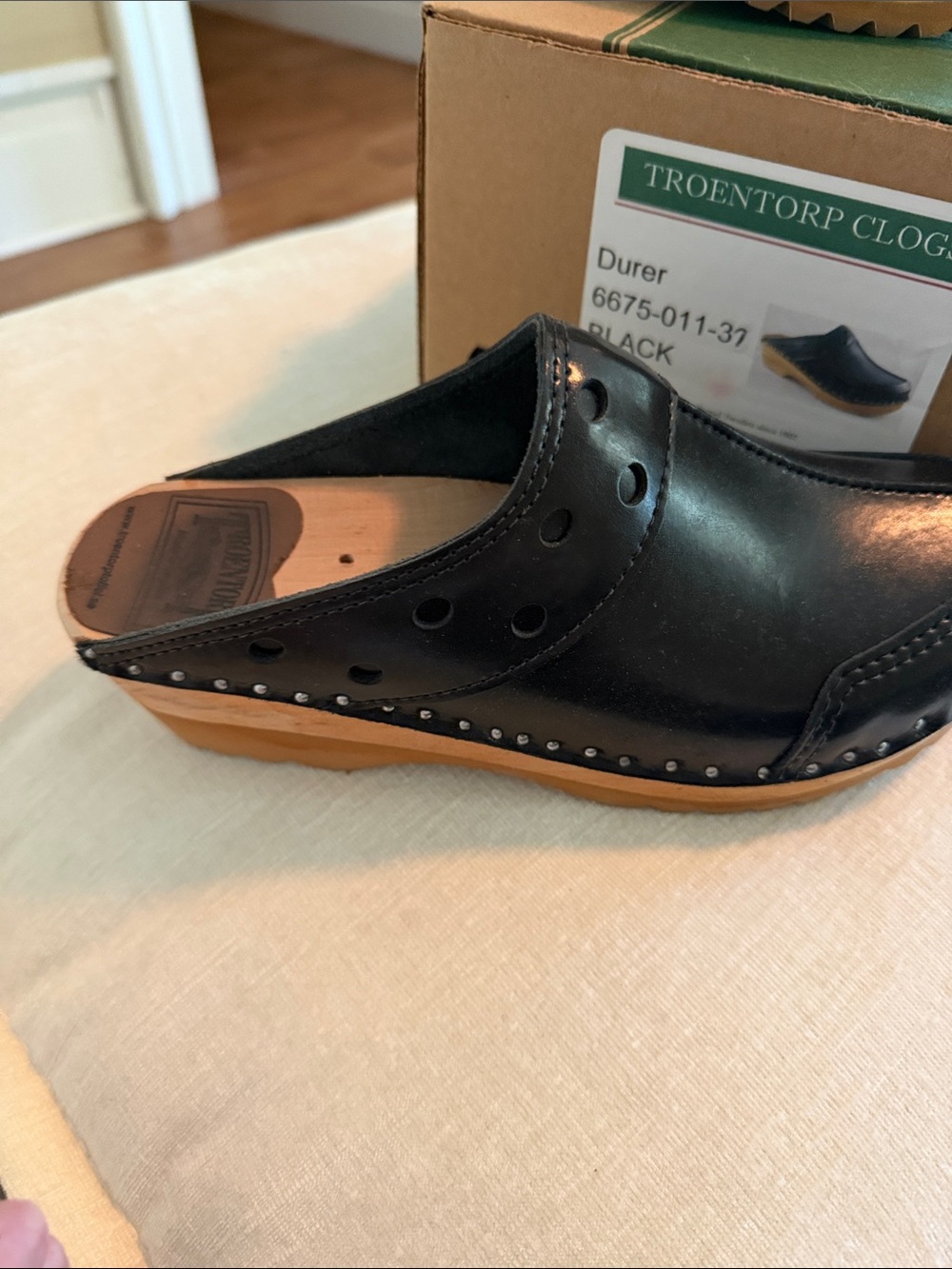 Classic Women’s Clogs with Wooden Sole - Picture 2 of 5